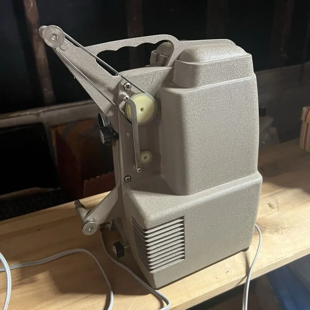 1962 Vintage Mansfield Holiday M-1000 8mm Movie Projector, Used-Powers on
